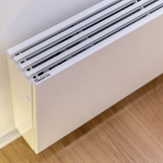 Напольный конвектор КЗТО Элегант вдоль окна