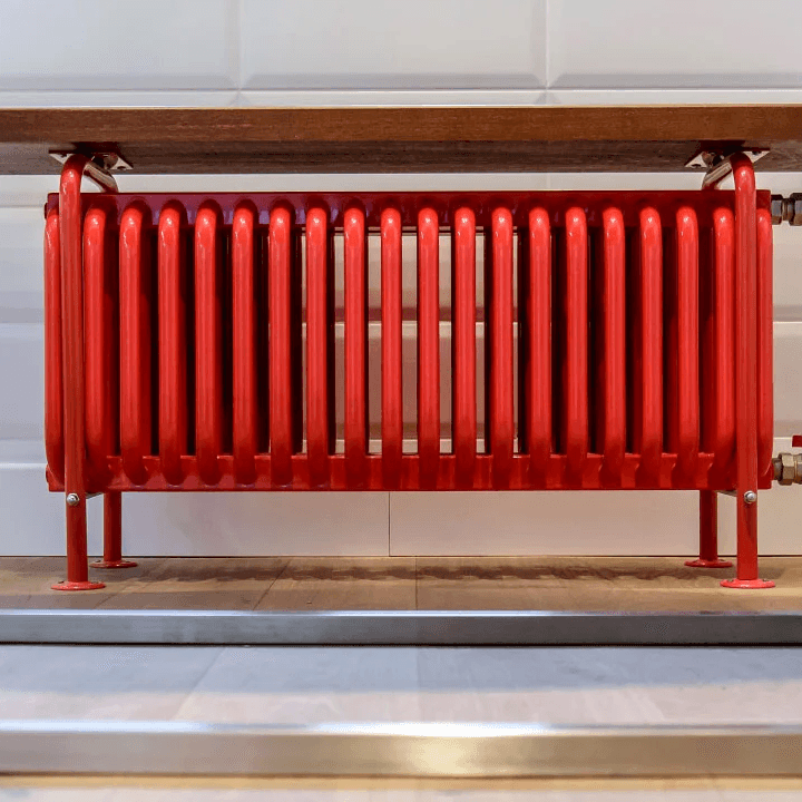 Радиатор-скамейка КЗТО Завалинка РС красного цвета